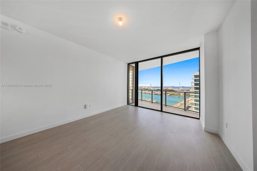 Под контрактом: $8,700 (1 спален, 1 ванн, 875 Квадратных фут)