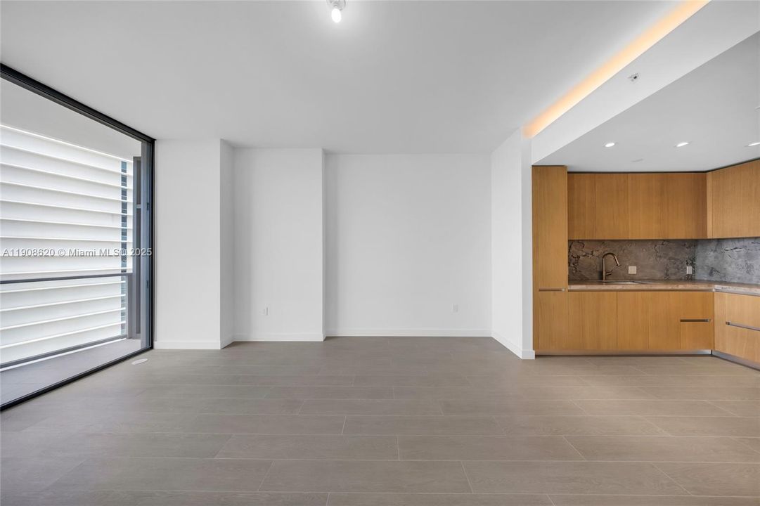 Под контрактом: $8,700 (1 спален, 1 ванн, 875 Квадратных фут)