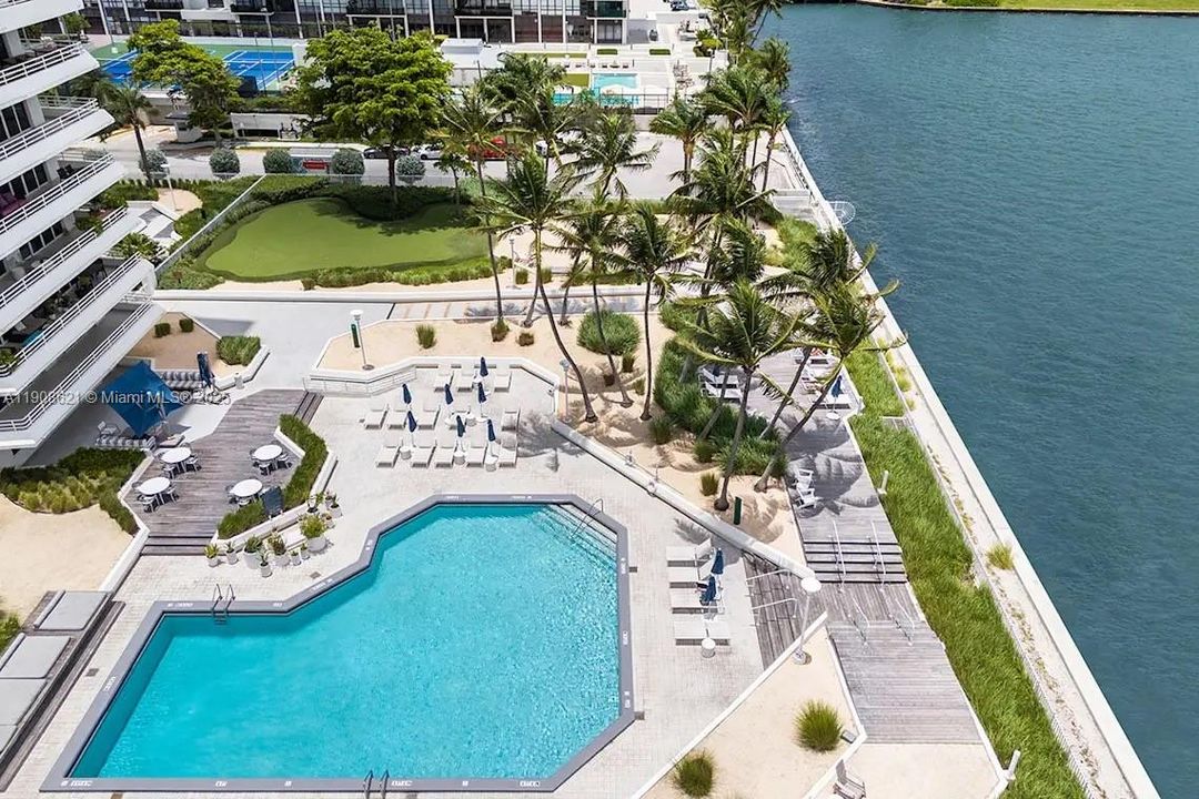 Active With Contract: $3,479 (1 beds, 1 baths, 1036 Square Feet)