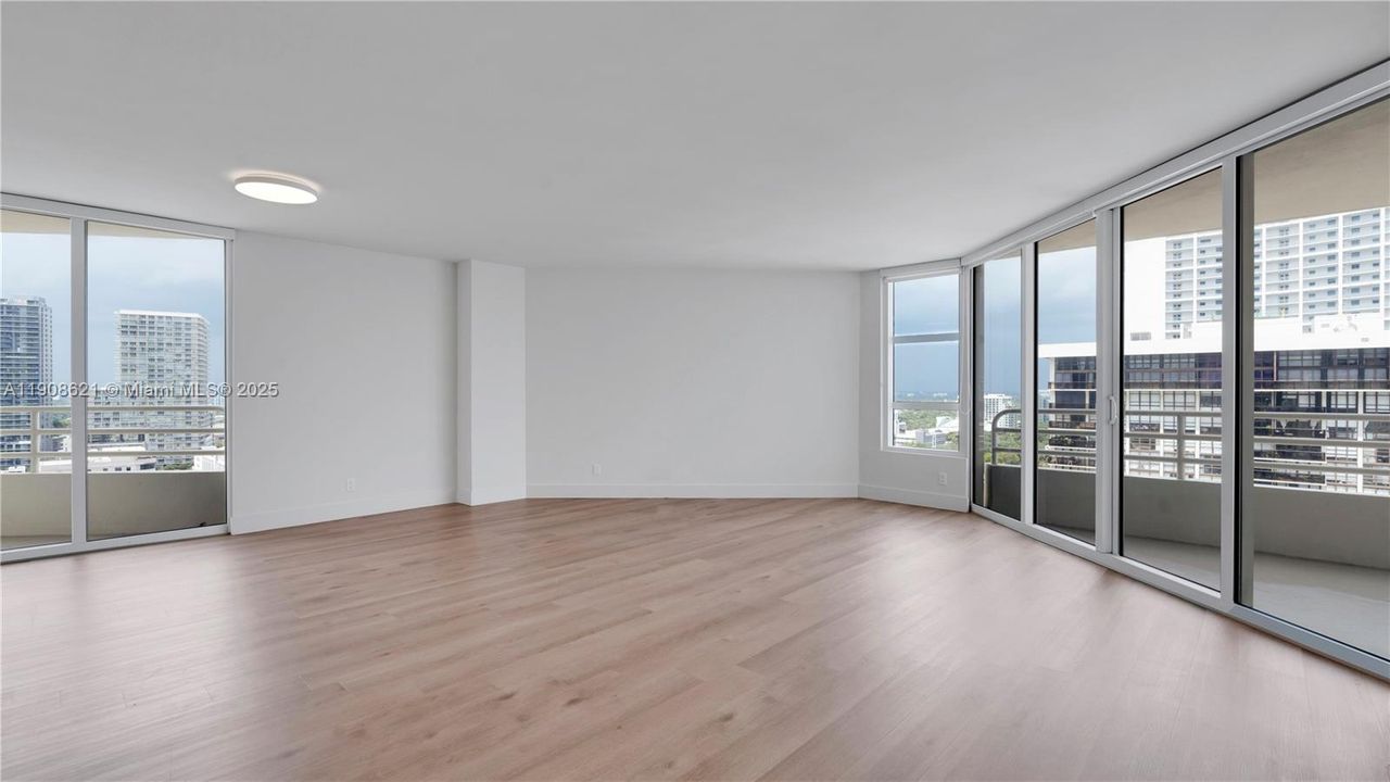 Active With Contract: $3,479 (1 beds, 1 baths, 1036 Square Feet)