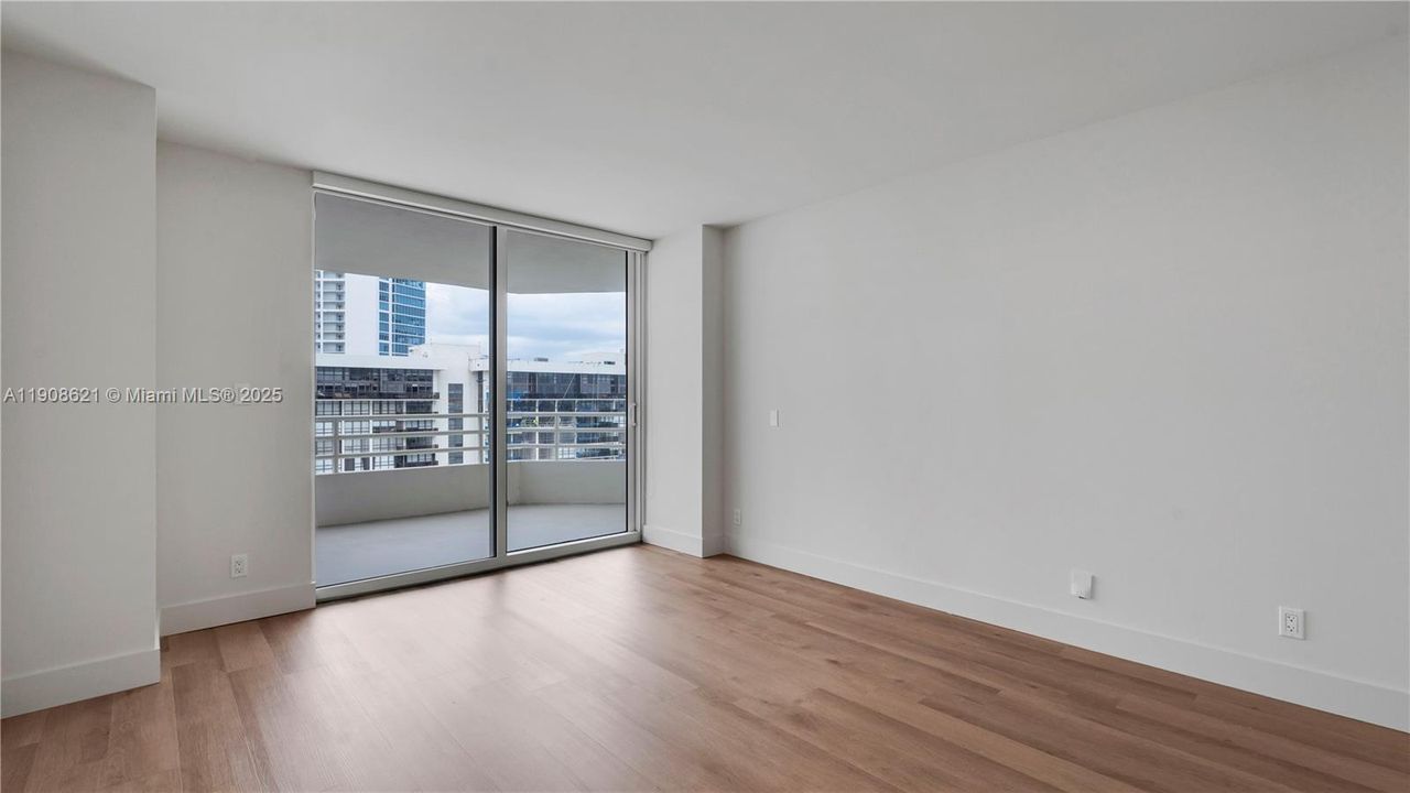 Active With Contract: $3,479 (1 beds, 1 baths, 1036 Square Feet)