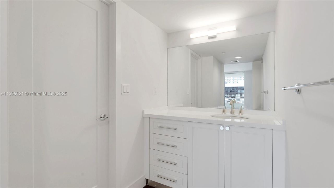 Active With Contract: $3,479 (1 beds, 1 baths, 1036 Square Feet)
