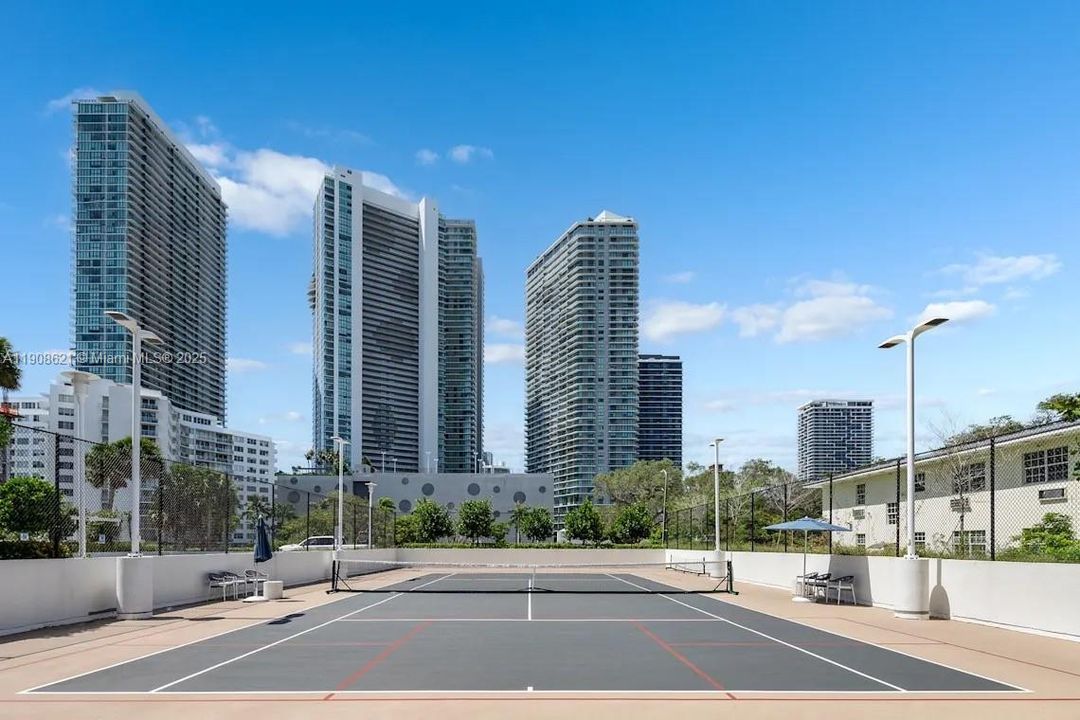 Active With Contract: $3,479 (1 beds, 1 baths, 1036 Square Feet)