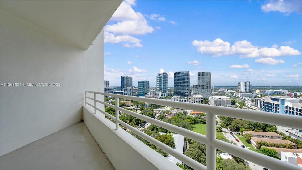 Active With Contract: $3,479 (1 beds, 1 baths, 1036 Square Feet)