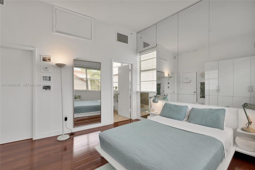 For Sale: $388,000 (1 beds, 1 baths, 647 Square Feet)