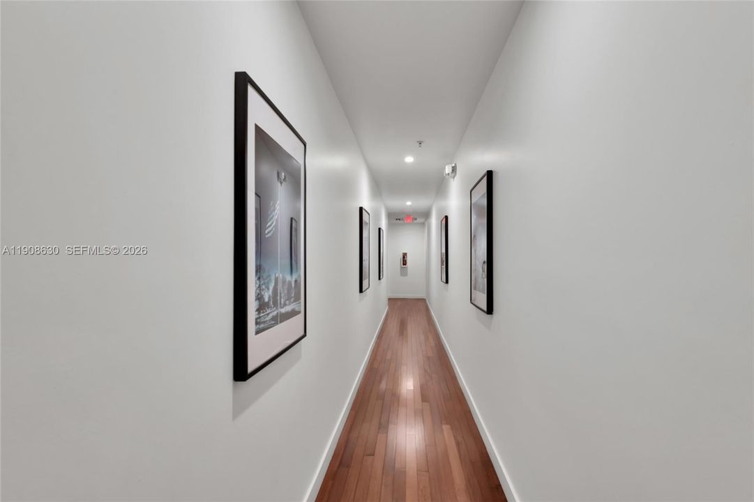 For Sale: $388,000 (1 beds, 1 baths, 647 Square Feet)