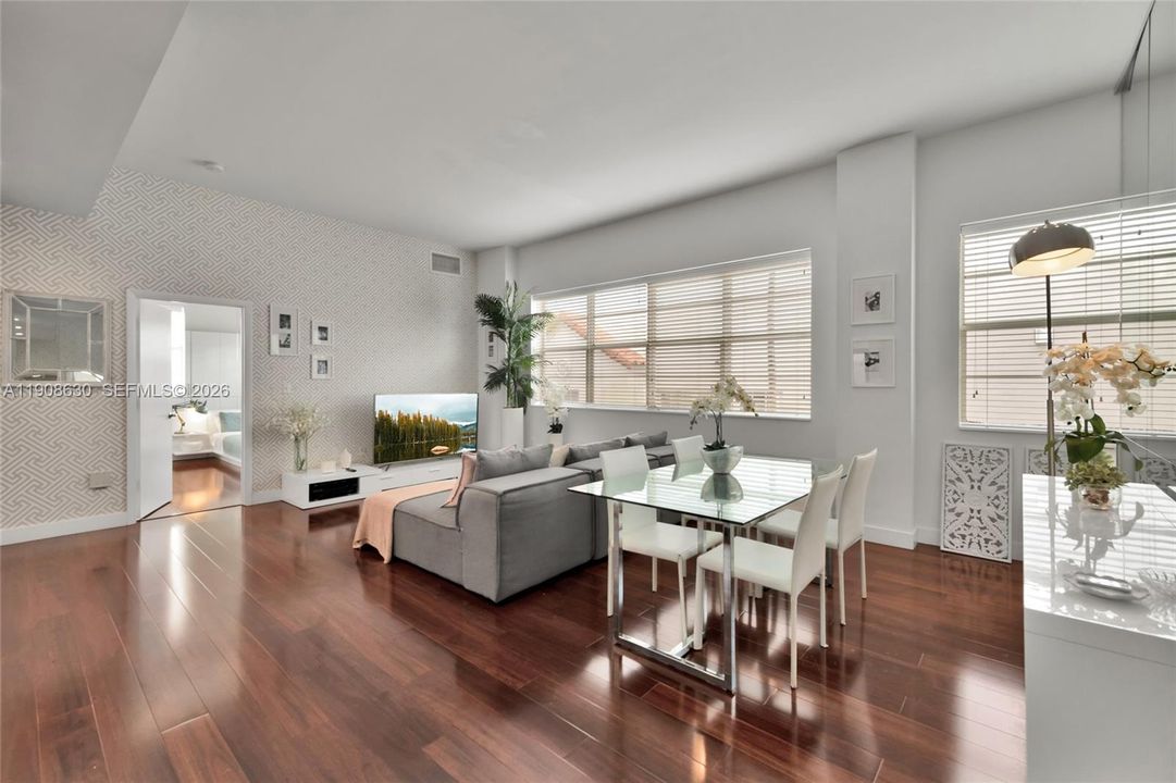 For Sale: $388,000 (1 beds, 1 baths, 647 Square Feet)