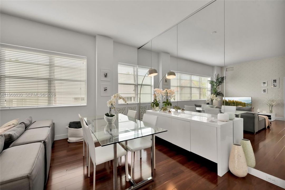 For Sale: $388,000 (1 beds, 1 baths, 647 Square Feet)