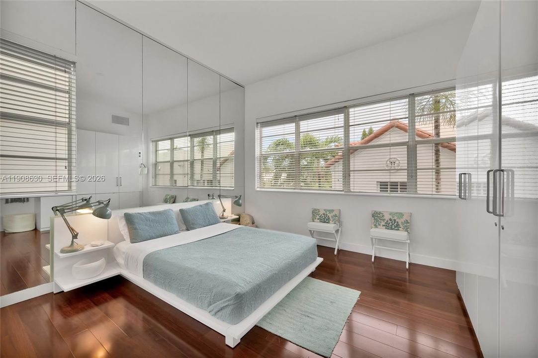 For Sale: $388,000 (1 beds, 1 baths, 647 Square Feet)