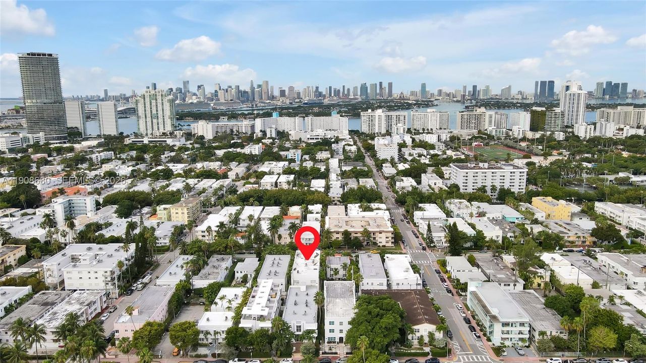 For Sale: $388,000 (1 beds, 1 baths, 647 Square Feet)