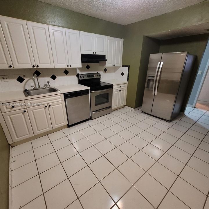 Activo con contrato: $1,675 (1 camas, 1 baños, 640 Pies cuadrados)