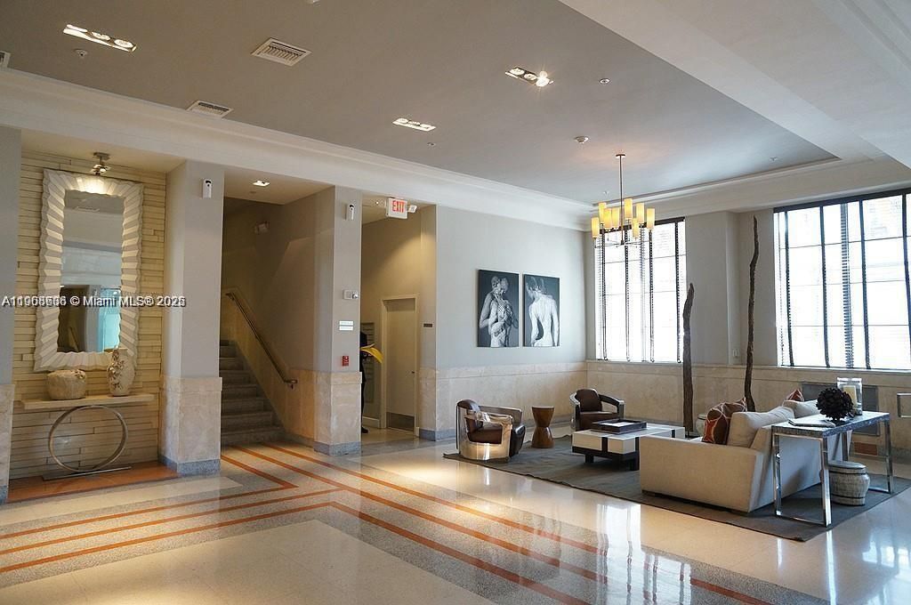 Recently Rented: $2,650 (1 beds, 1 baths, 590 Square Feet)