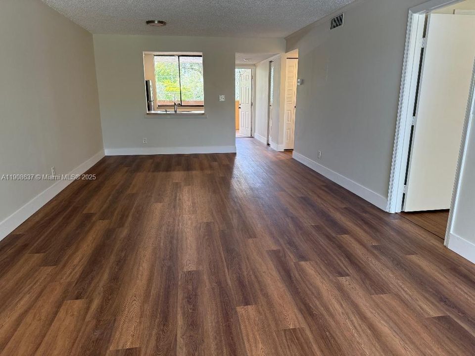 Active With Contract: $1,800 (2 beds, 2 baths, 1091 Square Feet)