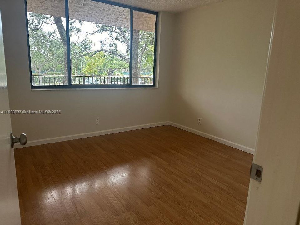 Active With Contract: $1,800 (2 beds, 2 baths, 1091 Square Feet)