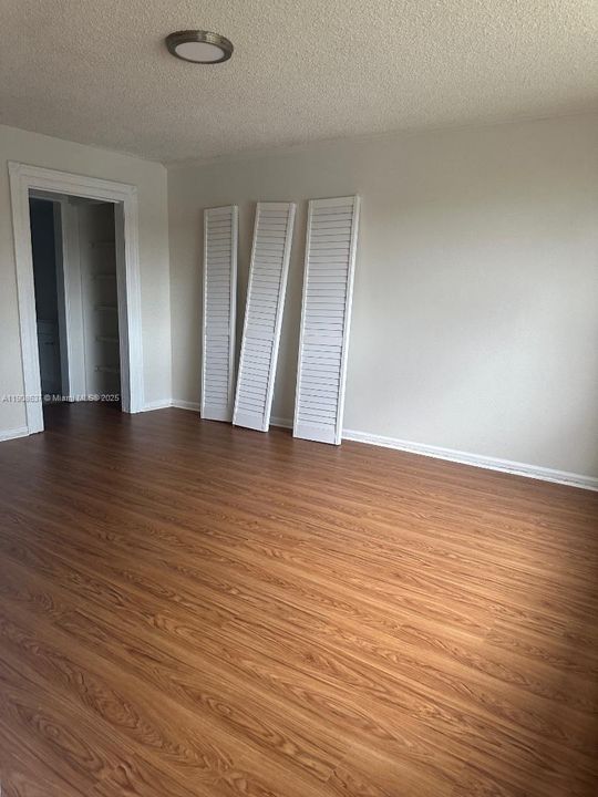 Active With Contract: $1,800 (2 beds, 2 baths, 1091 Square Feet)