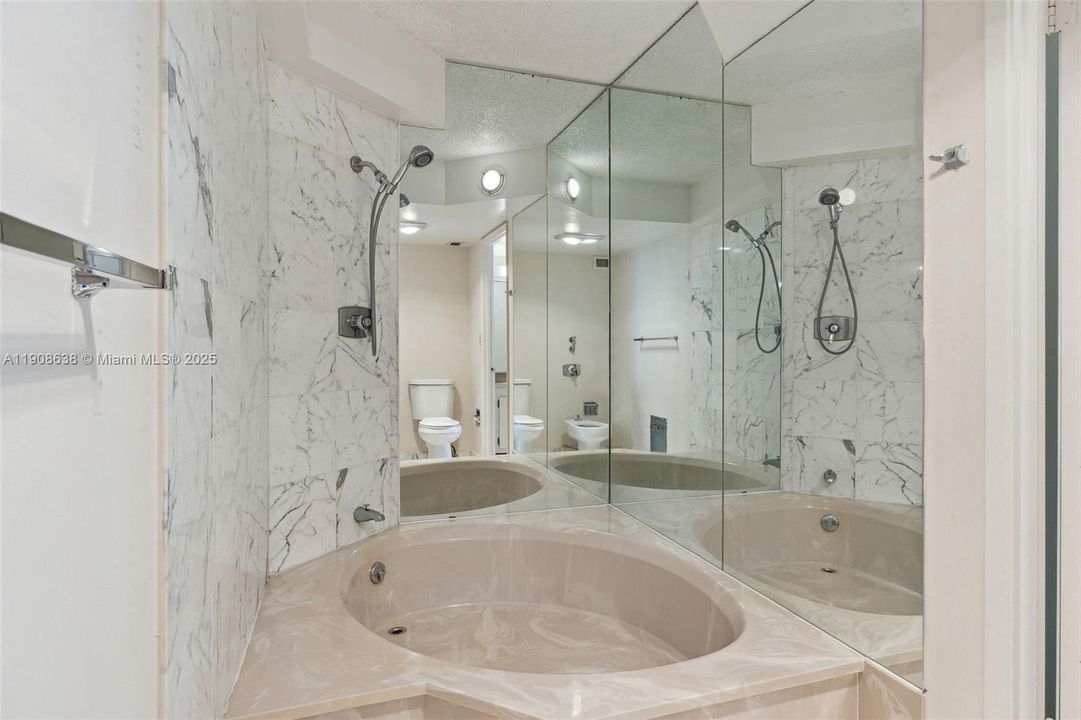 待售: $725,000 (2 贝兹, 2 浴室, 1661 平方英尺)