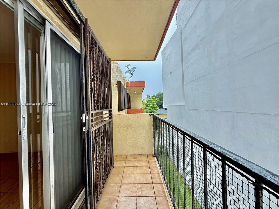 待售: $250,000 (2 贝兹, 1 浴室, 800 平方英尺)