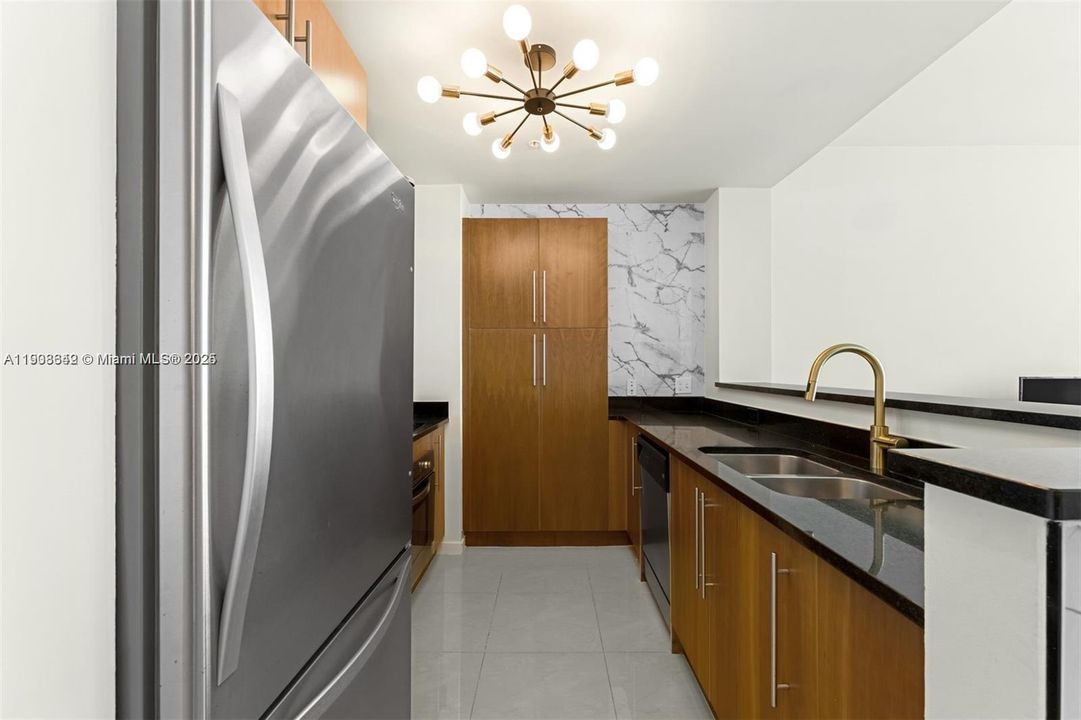 Recently Rented: $3,300 (1 beds, 1 baths, 733 Square Feet)