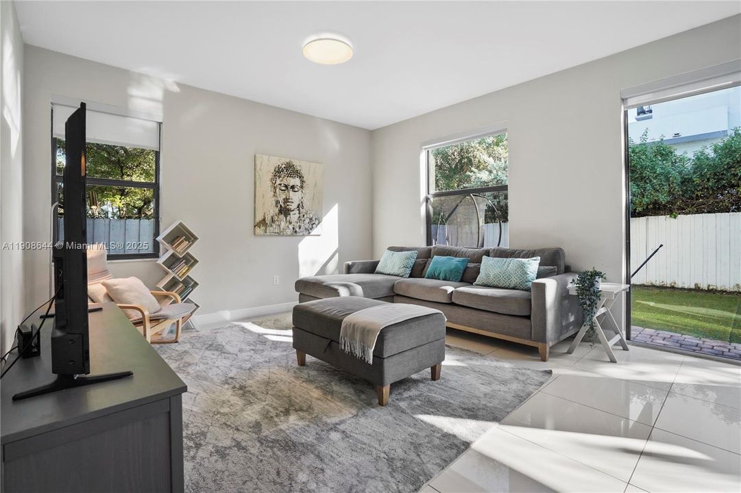 Activo con contrato: $980,000 (5 camas, 4 baños, 2992 Pies cuadrados)