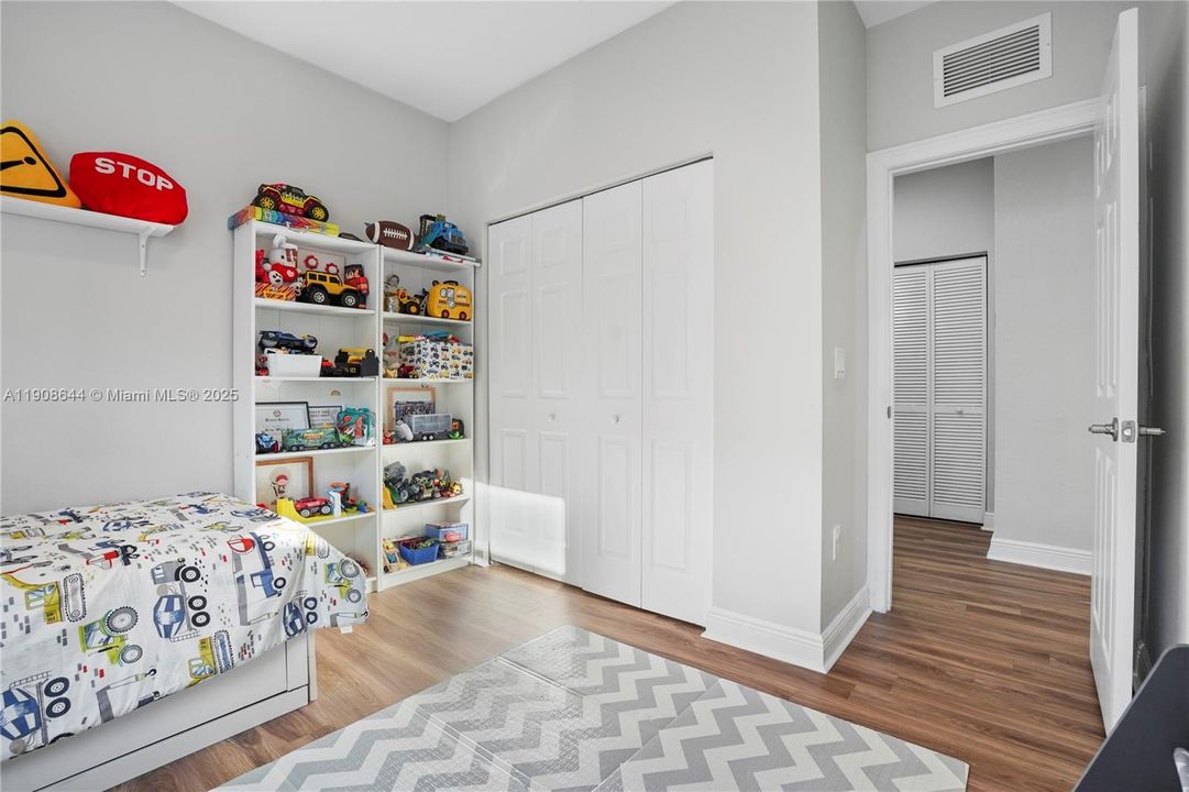 Activo con contrato: $980,000 (5 camas, 4 baños, 2992 Pies cuadrados)