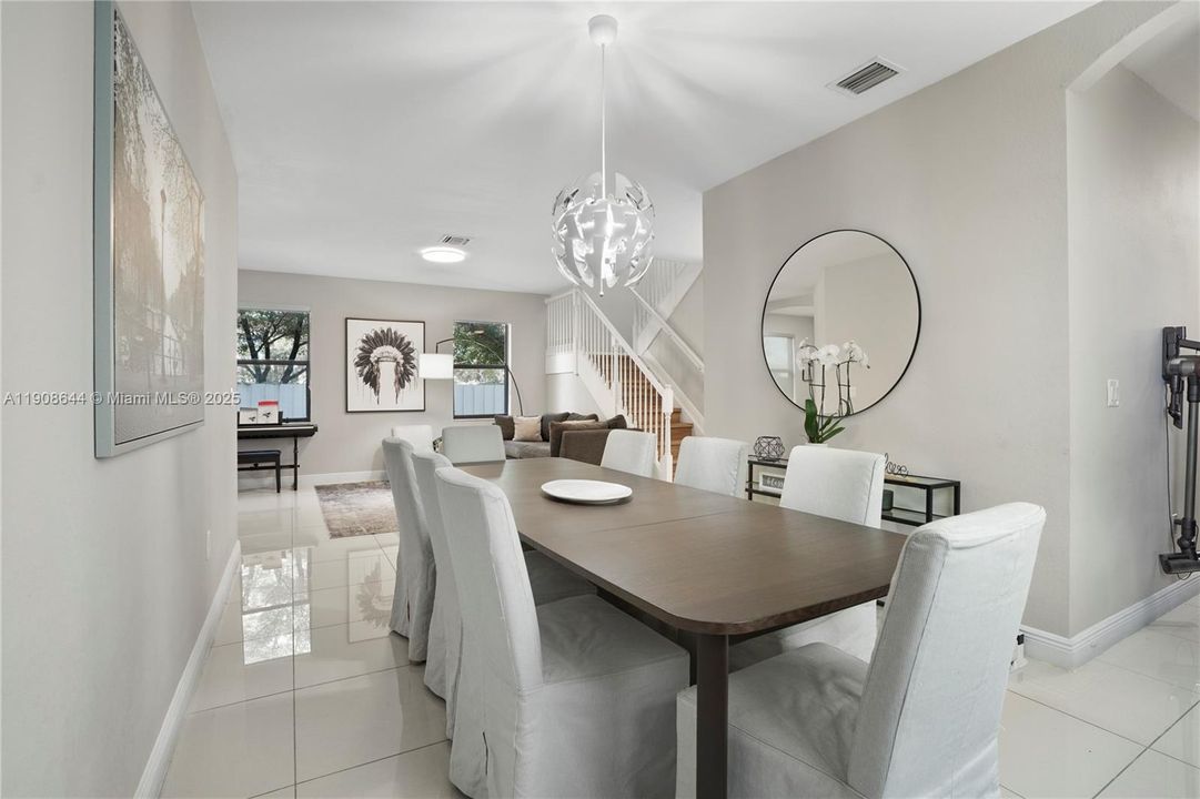 Activo con contrato: $980,000 (5 camas, 4 baños, 2992 Pies cuadrados)