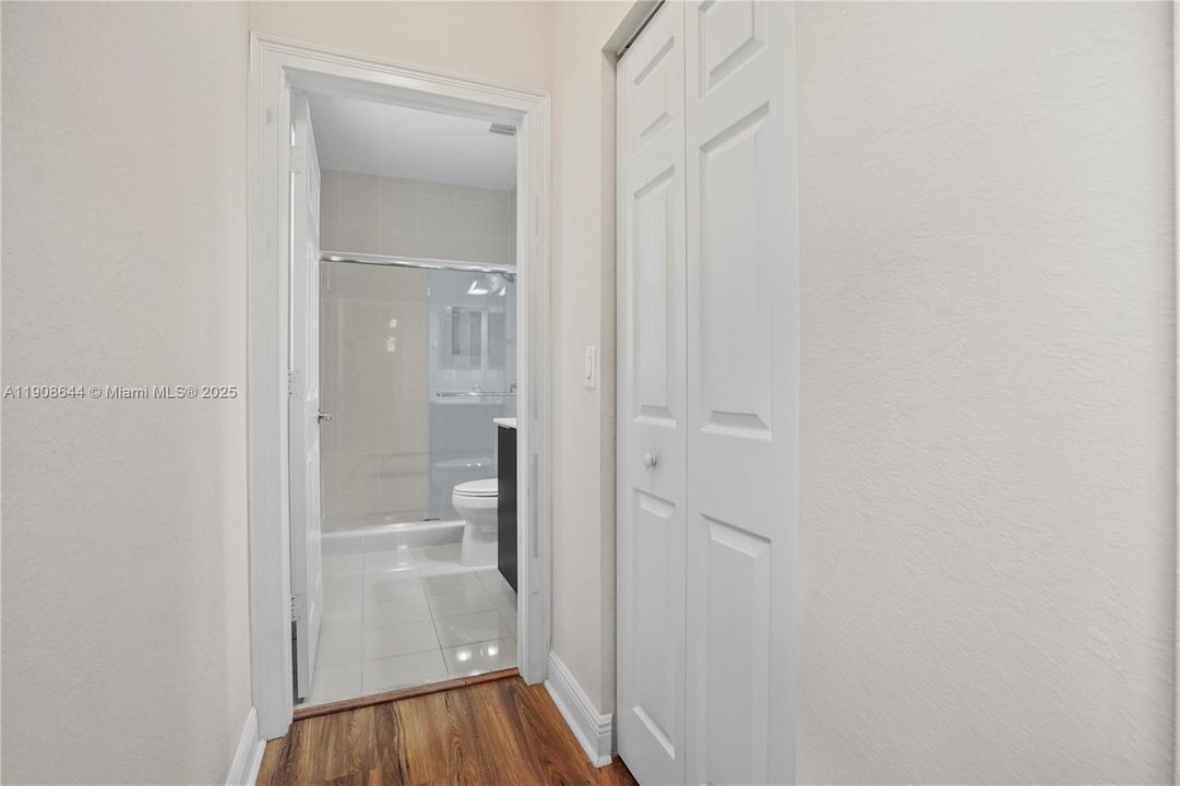 Activo con contrato: $980,000 (5 camas, 4 baños, 2992 Pies cuadrados)