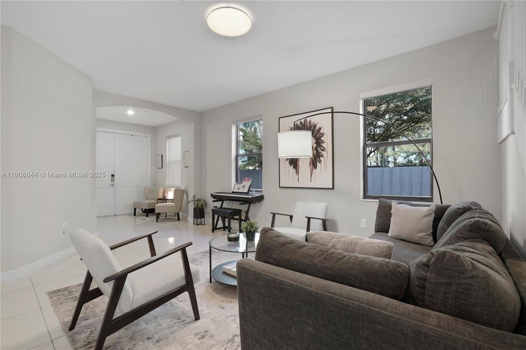 Activo con contrato: $980,000 (5 camas, 4 baños, 2992 Pies cuadrados)