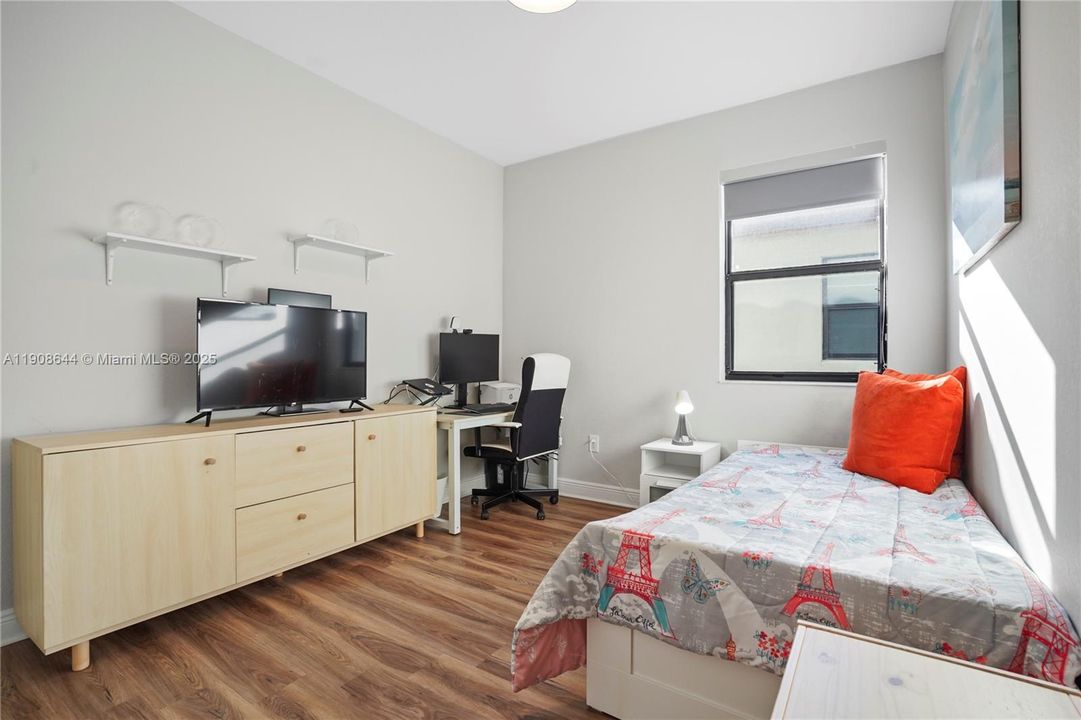 Activo con contrato: $980,000 (5 camas, 4 baños, 2992 Pies cuadrados)