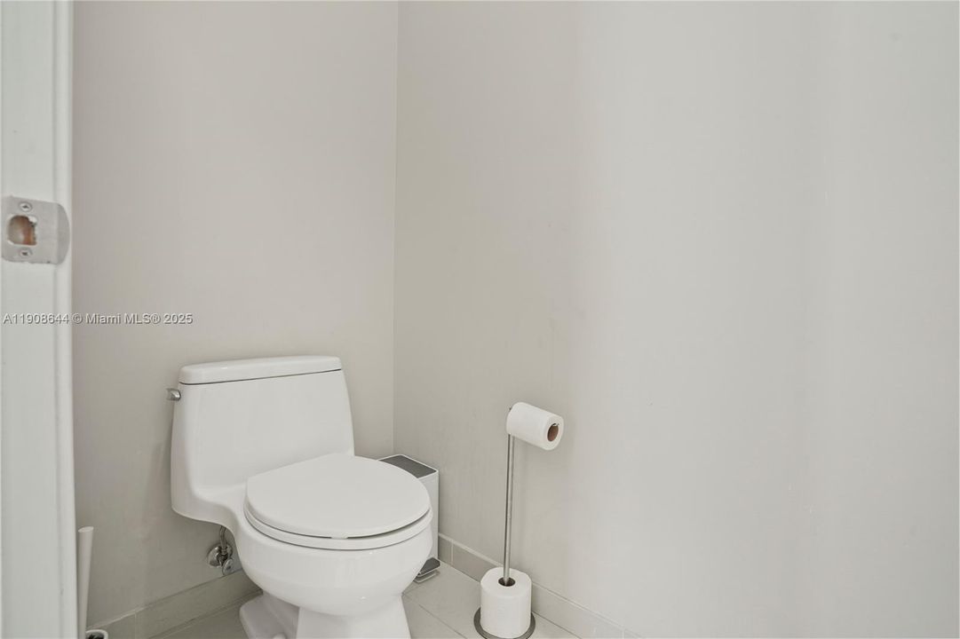 Activo con contrato: $980,000 (5 camas, 4 baños, 2992 Pies cuadrados)