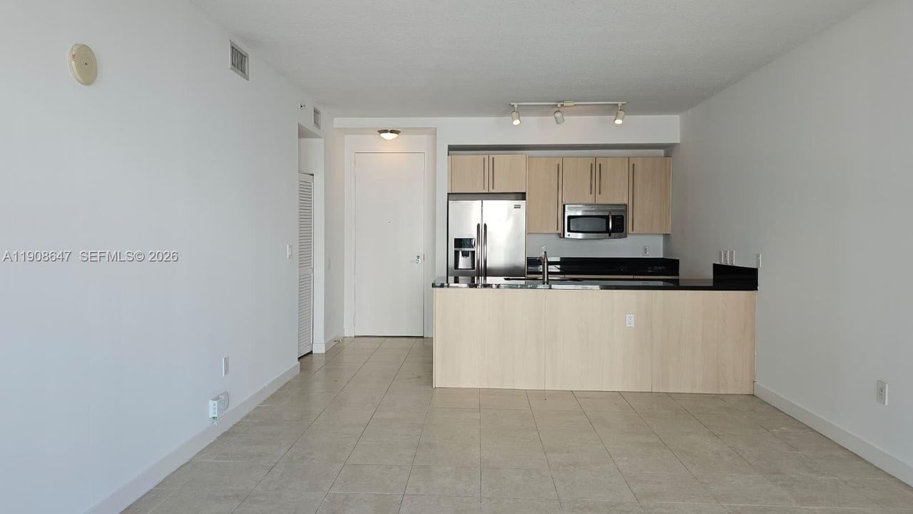 В аренду: $2,900 (1 спален, 1 ванн, 694 Квадратных фут)