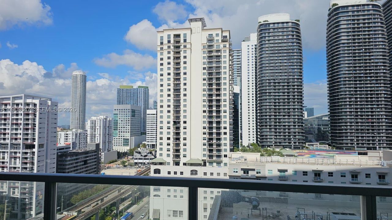 В аренду: $2,900 (1 спален, 1 ванн, 694 Квадратных фут)