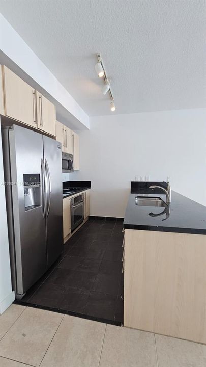 В аренду: $2,900 (1 спален, 1 ванн, 694 Квадратных фут)