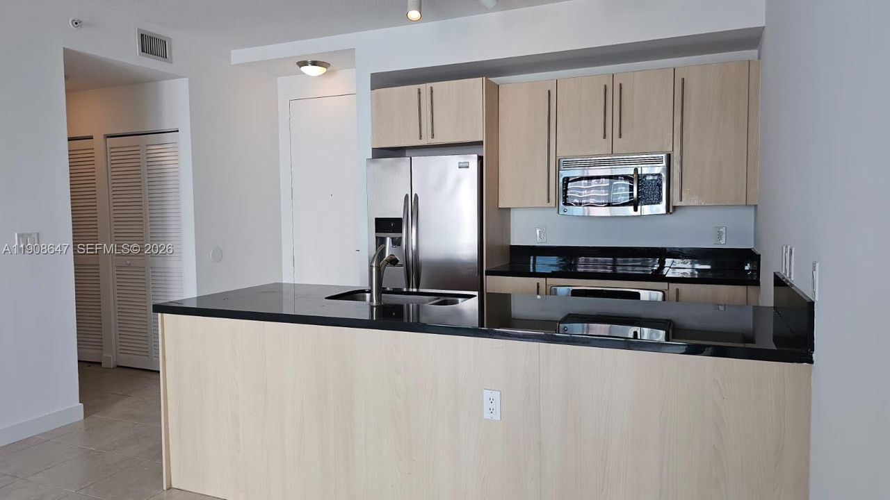 В аренду: $2,900 (1 спален, 1 ванн, 694 Квадратных фут)