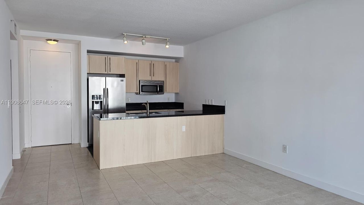 В аренду: $2,900 (1 спален, 1 ванн, 694 Квадратных фут)