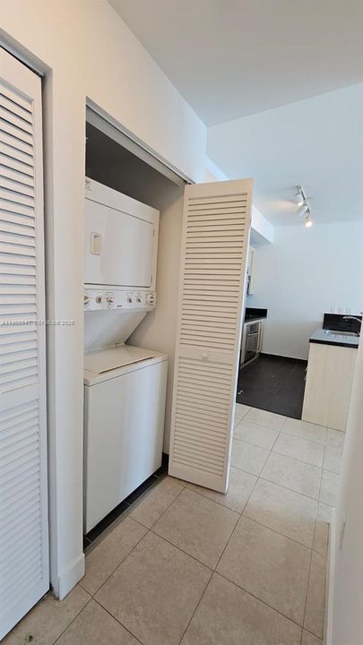 В аренду: $2,900 (1 спален, 1 ванн, 694 Квадратных фут)