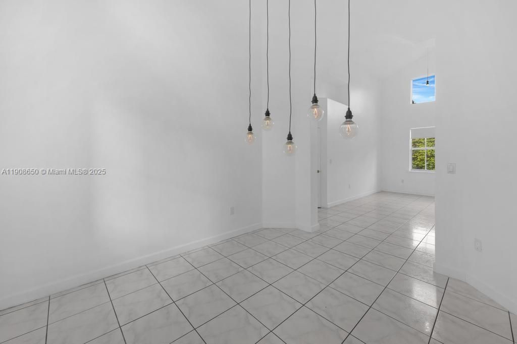 Active With Contract: $698,000 (3 beds, 3 baths, 2007 Square Feet)