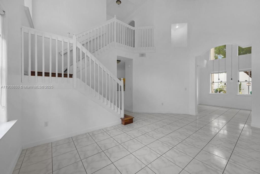 Active With Contract: $698,000 (3 beds, 3 baths, 2007 Square Feet)