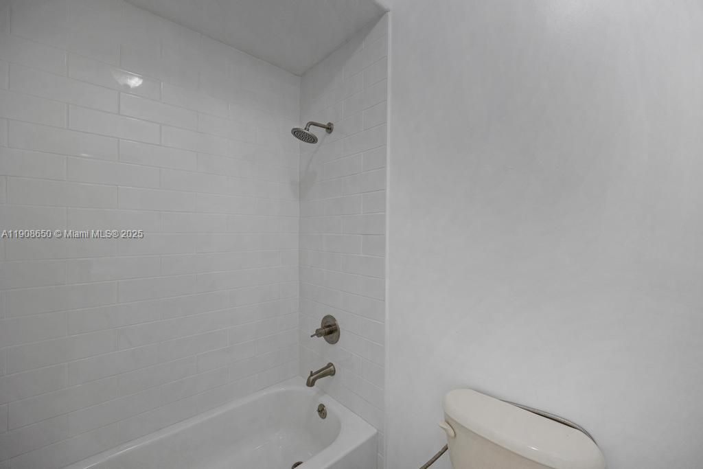 Active With Contract: $698,000 (3 beds, 3 baths, 2007 Square Feet)