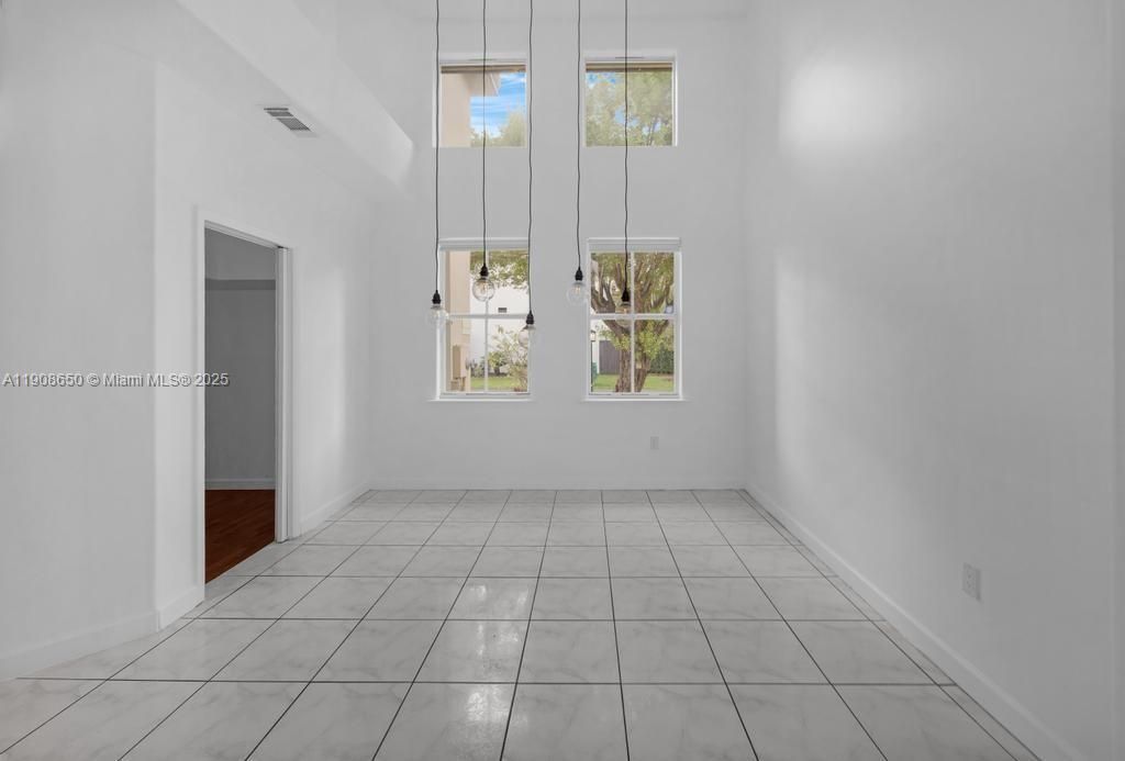 Active With Contract: $698,000 (3 beds, 3 baths, 2007 Square Feet)