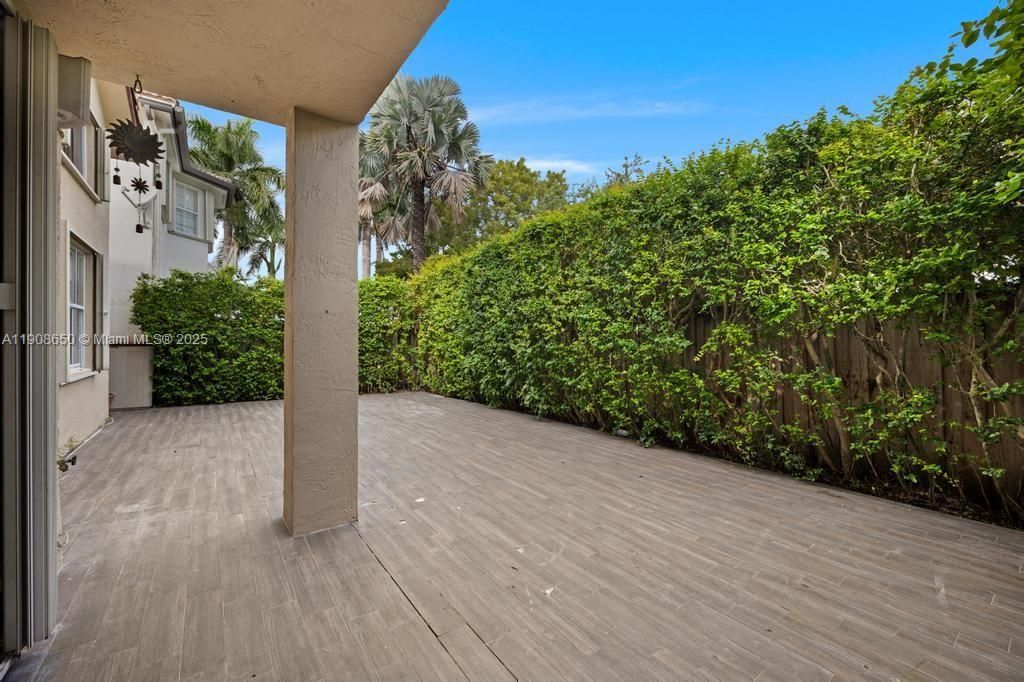 Active With Contract: $698,000 (3 beds, 3 baths, 2007 Square Feet)