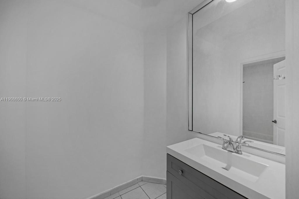 Active With Contract: $698,000 (3 beds, 3 baths, 2007 Square Feet)