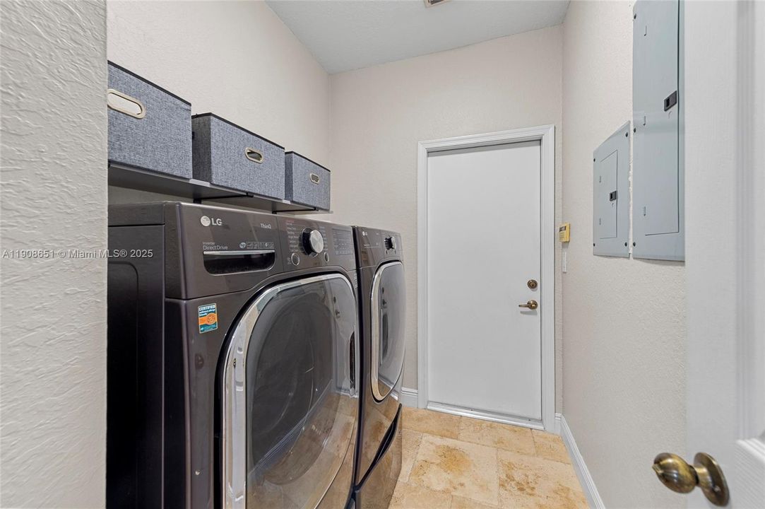 Activo con contrato: $1,295,000 (5 camas, 4 baños, 2699 Pies cuadrados)