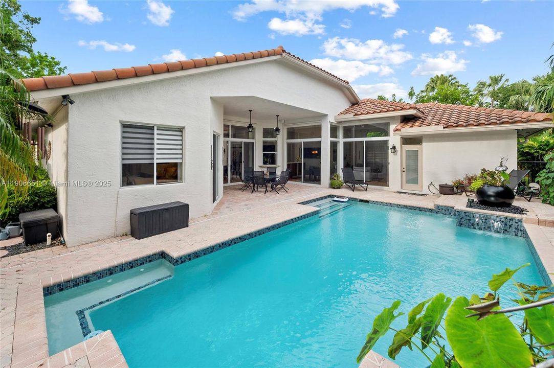 Activo con contrato: $1,295,000 (5 camas, 4 baños, 2699 Pies cuadrados)