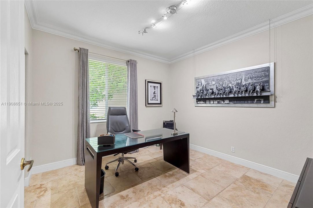 Activo con contrato: $1,295,000 (5 camas, 4 baños, 2699 Pies cuadrados)