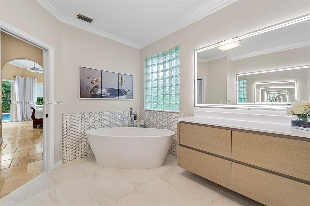 Activo con contrato: $1,295,000 (5 camas, 4 baños, 2699 Pies cuadrados)