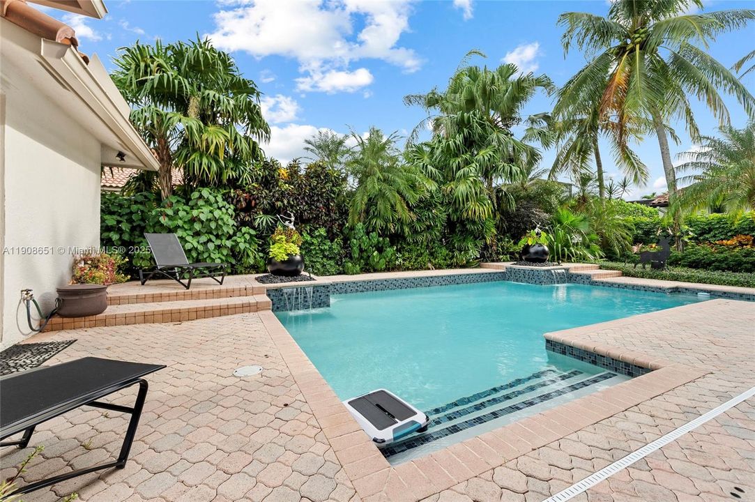 Activo con contrato: $1,295,000 (5 camas, 4 baños, 2699 Pies cuadrados)