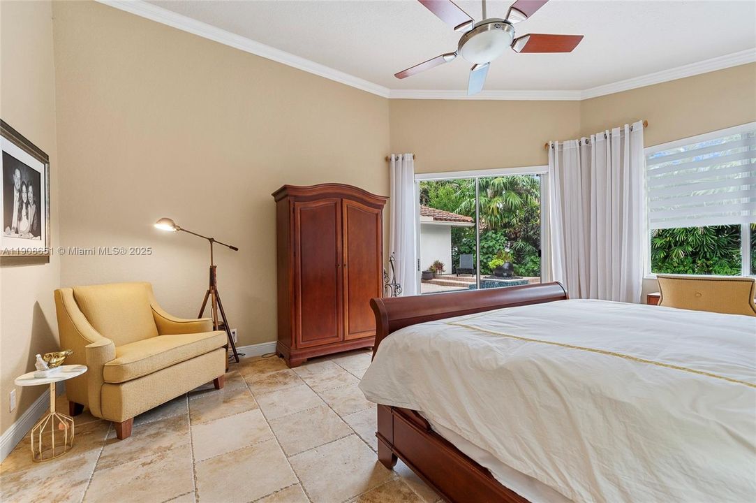 Activo con contrato: $1,295,000 (5 camas, 4 baños, 2699 Pies cuadrados)