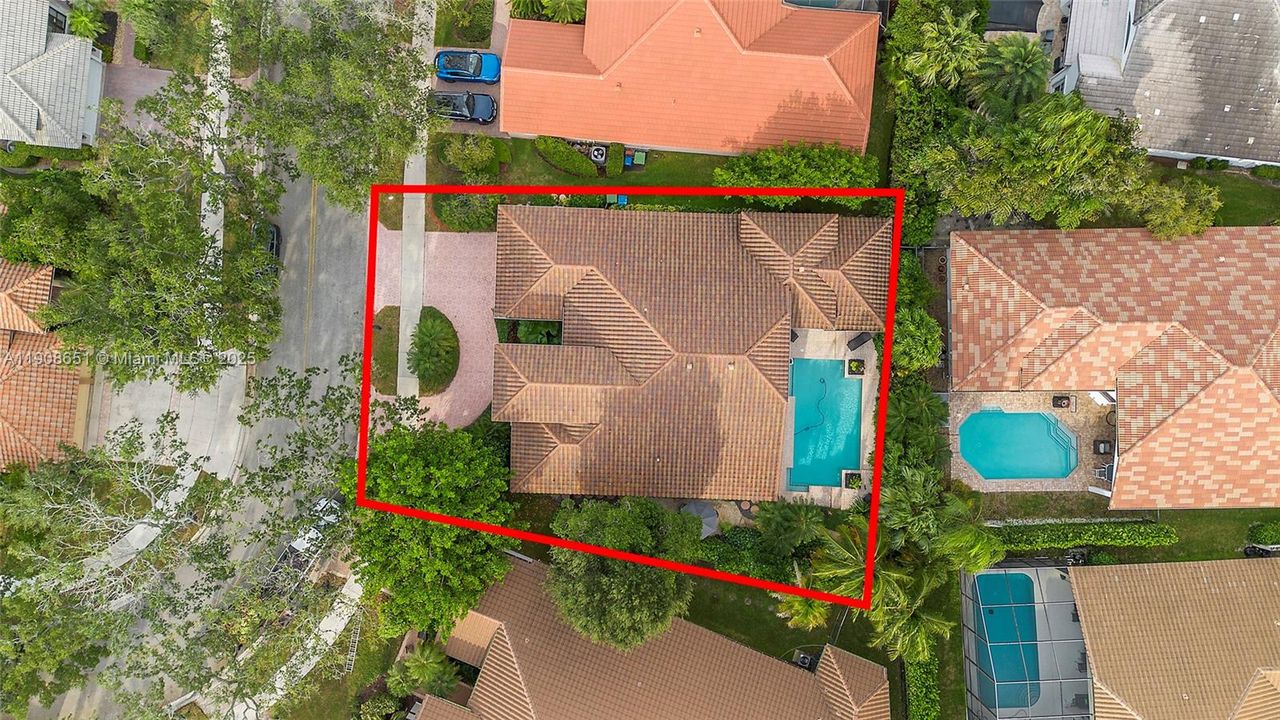 Activo con contrato: $1,295,000 (5 camas, 4 baños, 2699 Pies cuadrados)