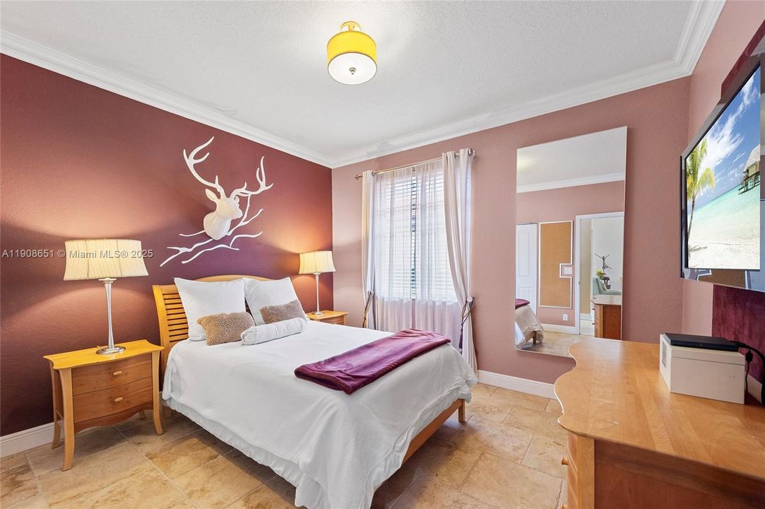 Activo con contrato: $1,295,000 (5 camas, 4 baños, 2699 Pies cuadrados)