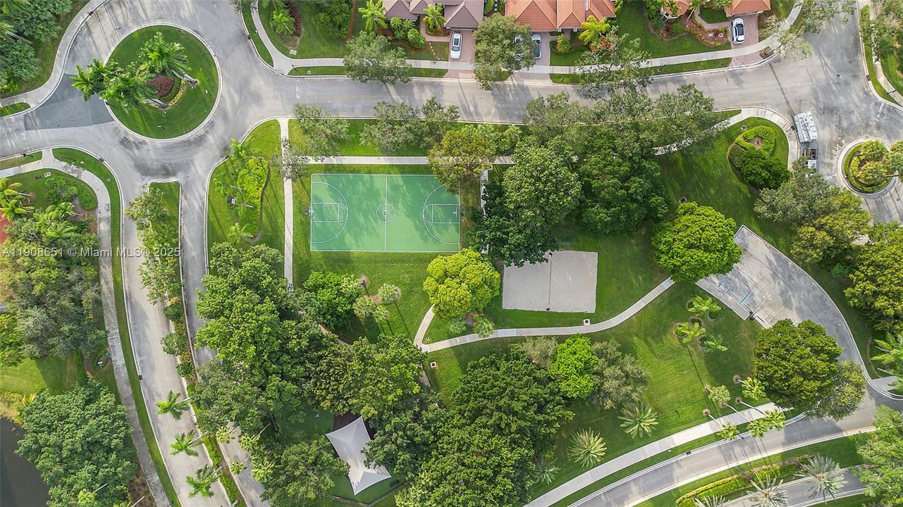 Activo con contrato: $1,295,000 (5 camas, 4 baños, 2699 Pies cuadrados)